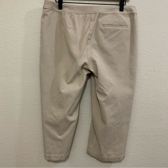 CHICO’S Crop pants women’s size 1.5 or  M/10 Tan flat front wide leg. - Picture 3 of 13